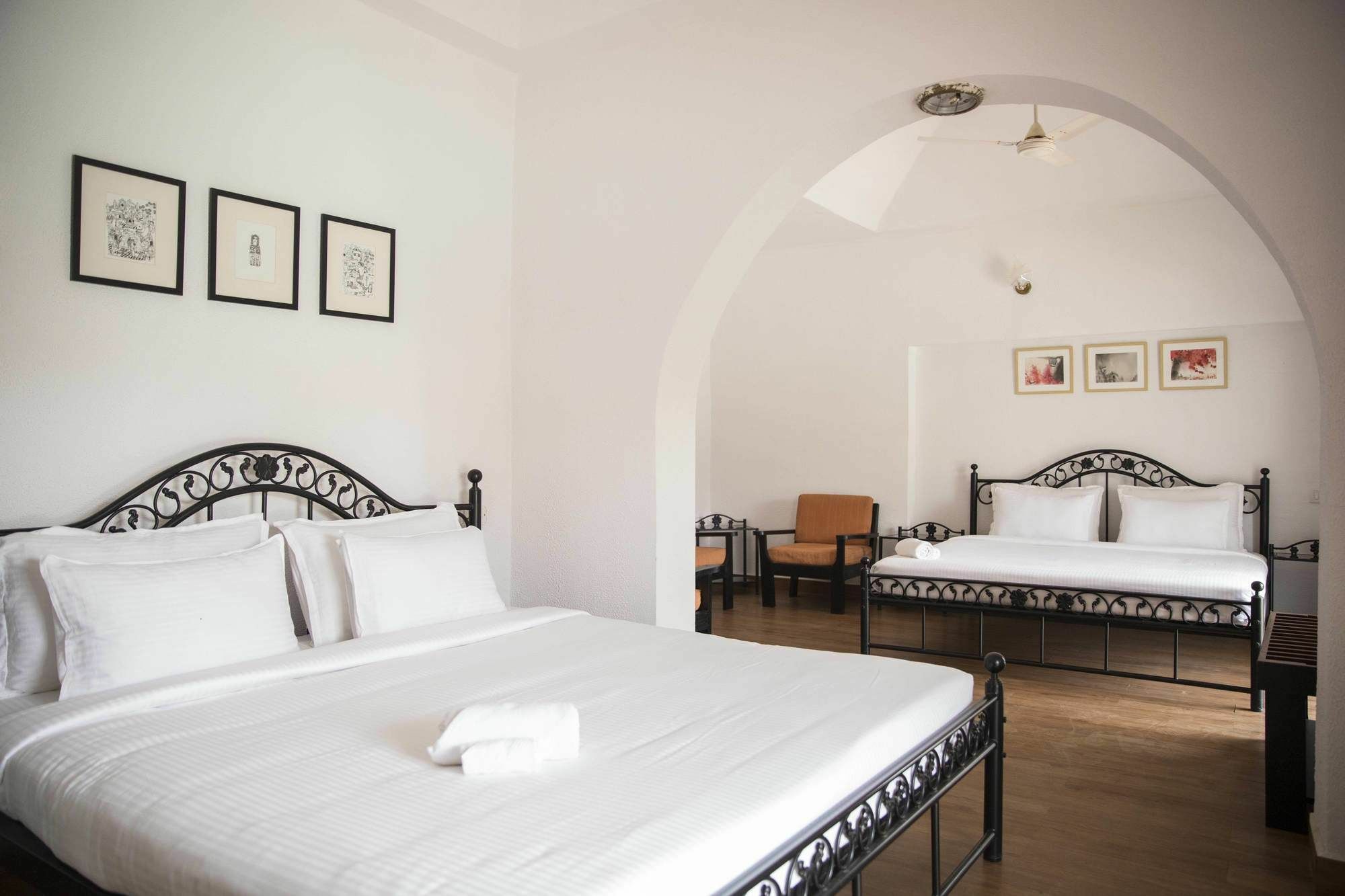 Naked Space Boutique Hotel Vagator Exteriör bild